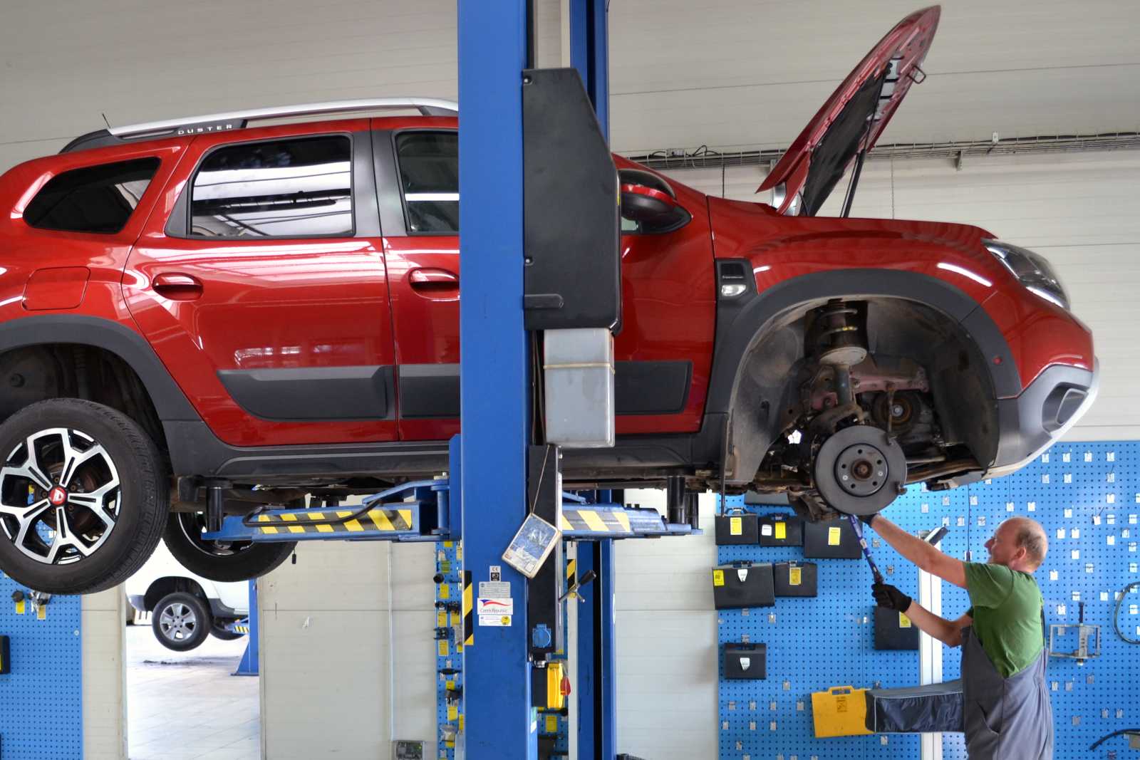 Auto CB s.r.o. | Pneuservis Plzeň IMAGE: Auto CB s.r.o. | Pneuservis Plzeň